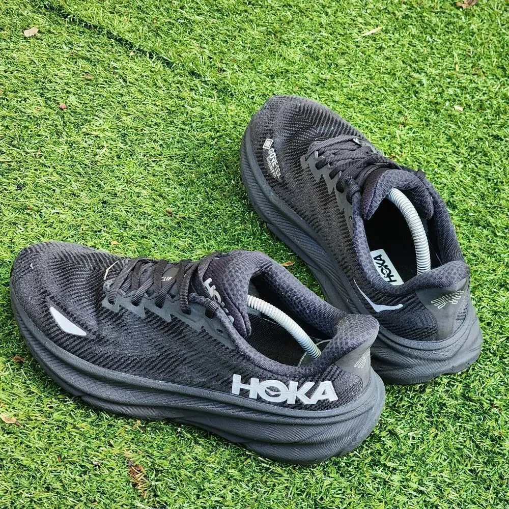 HOKA CLIFTON 9 GTX - Womens Athletic Shoes - SIZE 9.5B